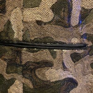 Very stylish looking blazer for prom , wedding, balls, gala. Tuxedo or Jeans